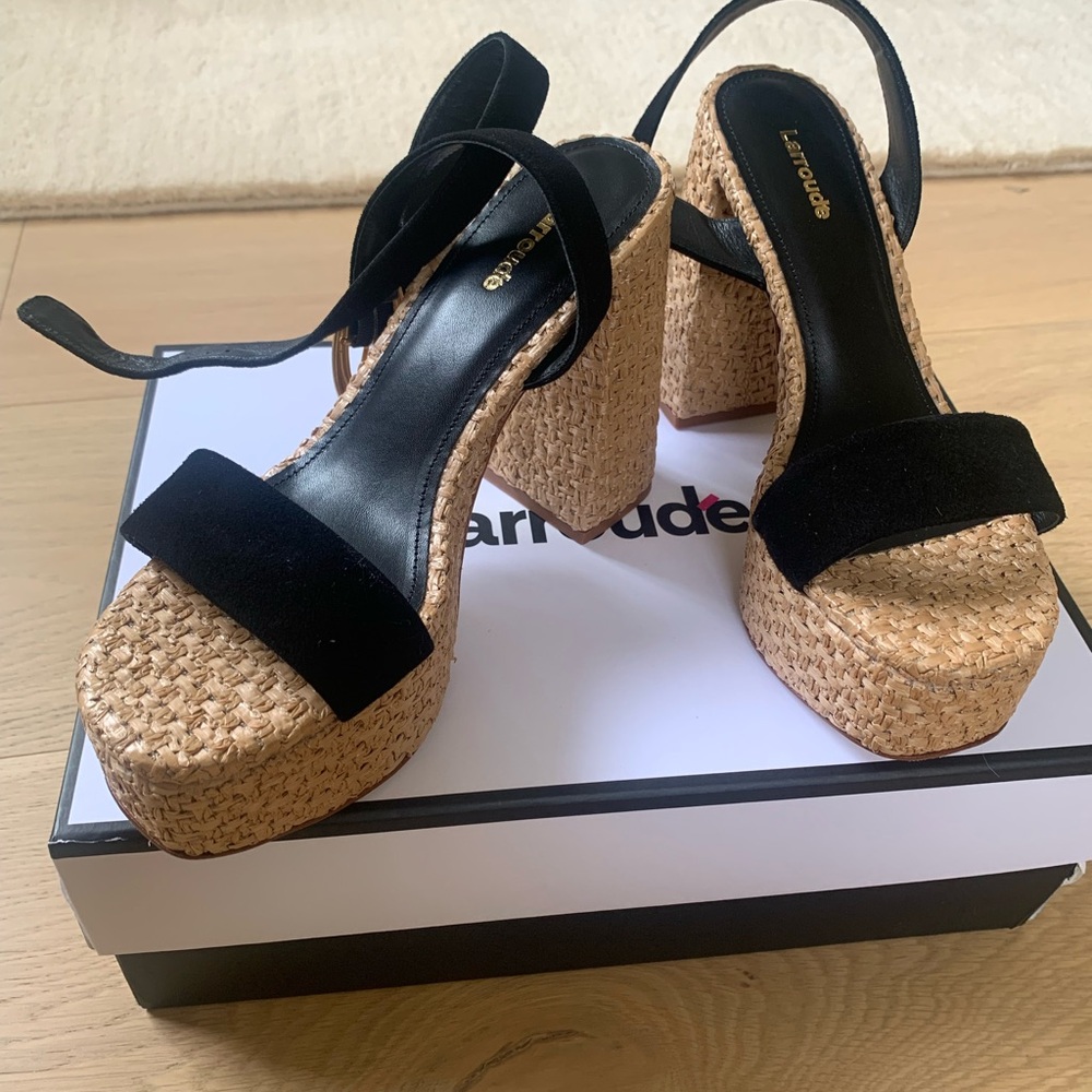 Larroude Dolly Verona Sandal In Black Suede And Natural Raffia
